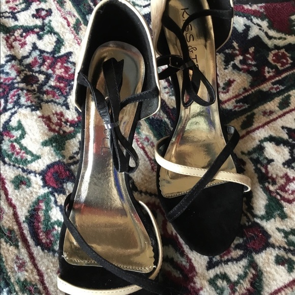 Kiss & Tell Open Toe Sandal black and cream suede and patent leather NWOT - Picture 1 of 4